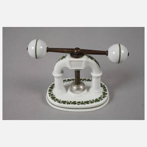 Meissen Nussknacker mit Weinlaubdekor