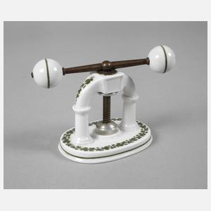 Meissen Nussknacker mit Weinlaubdekor