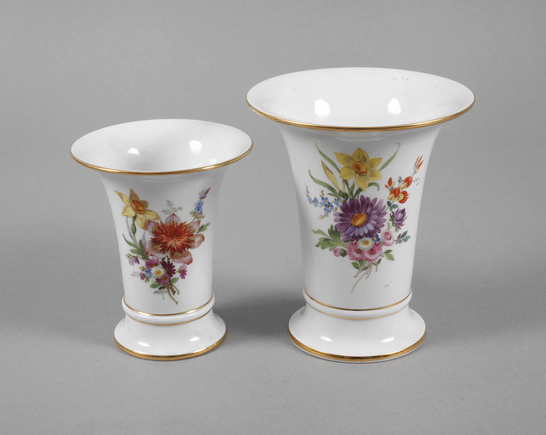 Meissen zwei Trompetenvasen "Blumenbukett"