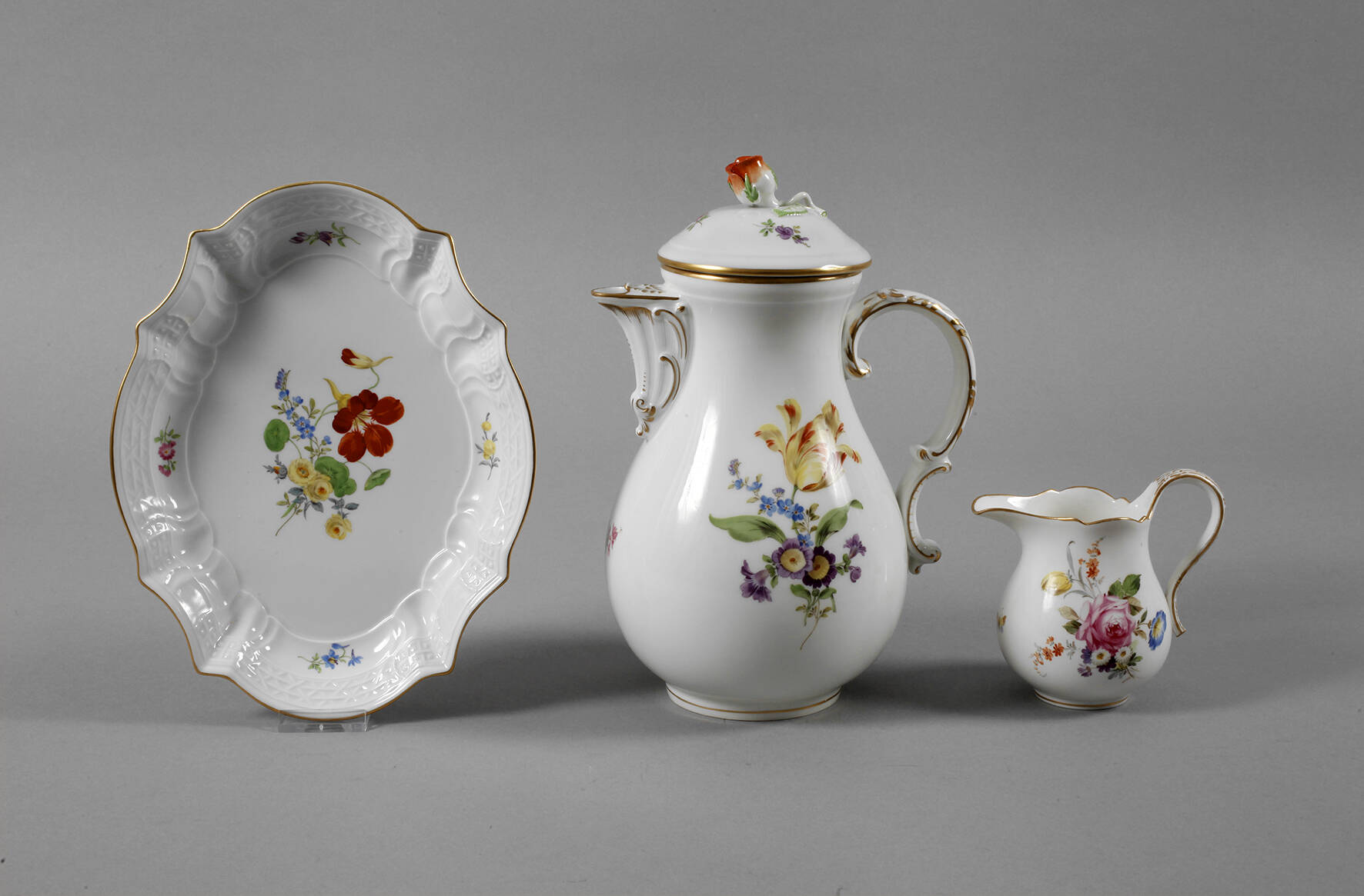 Meissen drei Serviceteile Blumenmalerei