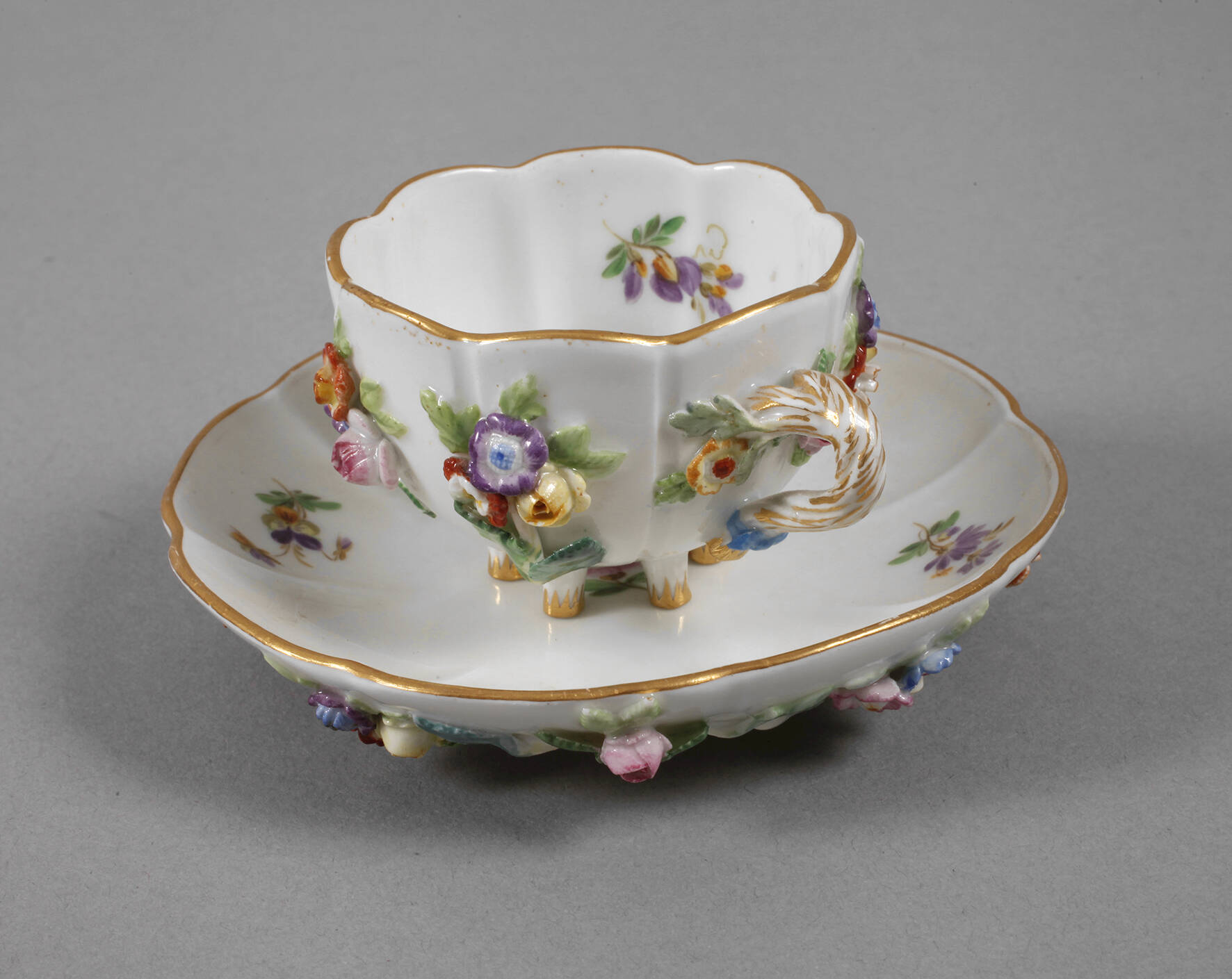 Meissen Mokkatasse mit Blütenbesatz