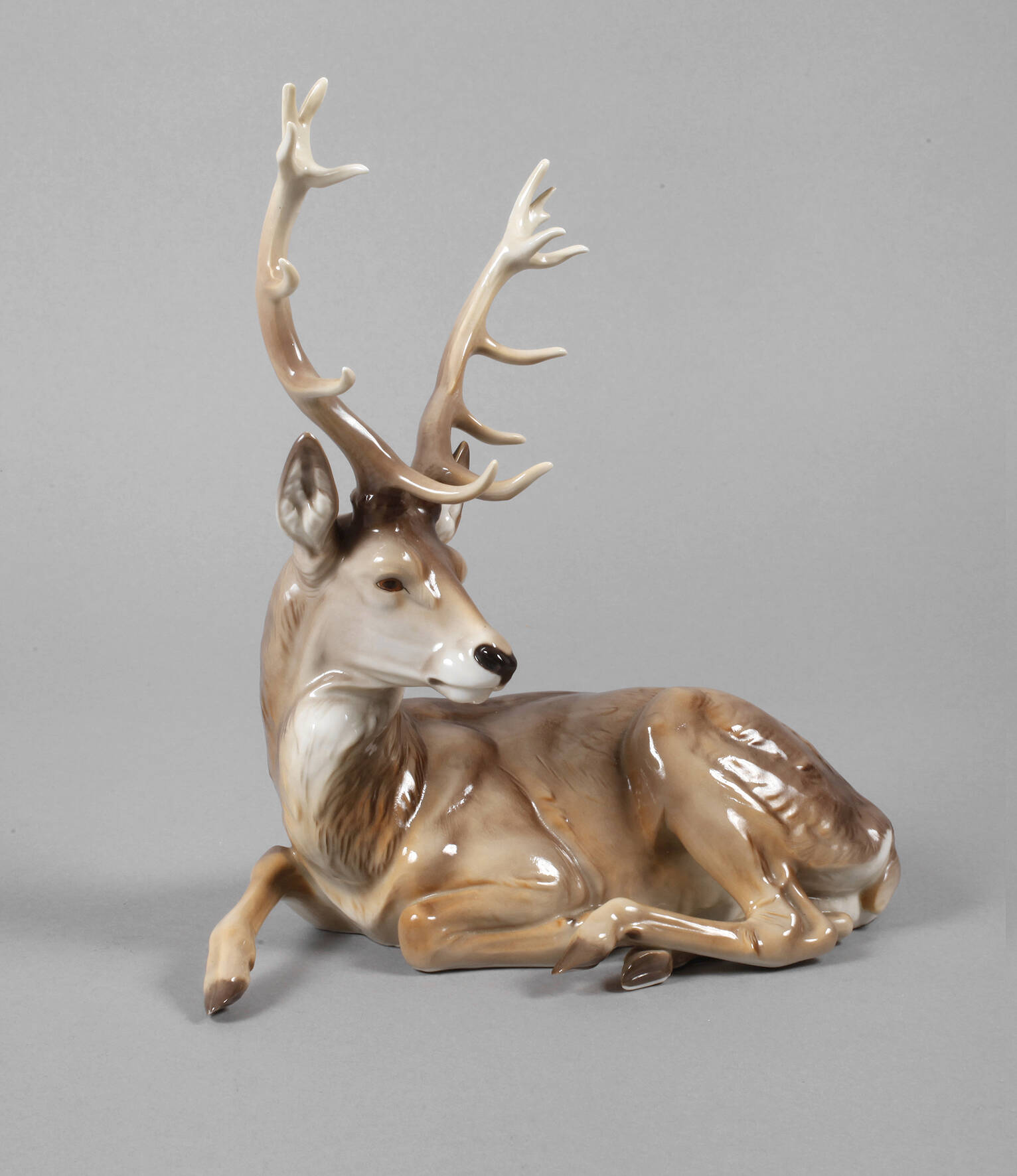 Nymphenburg "Hirsch, liegend"