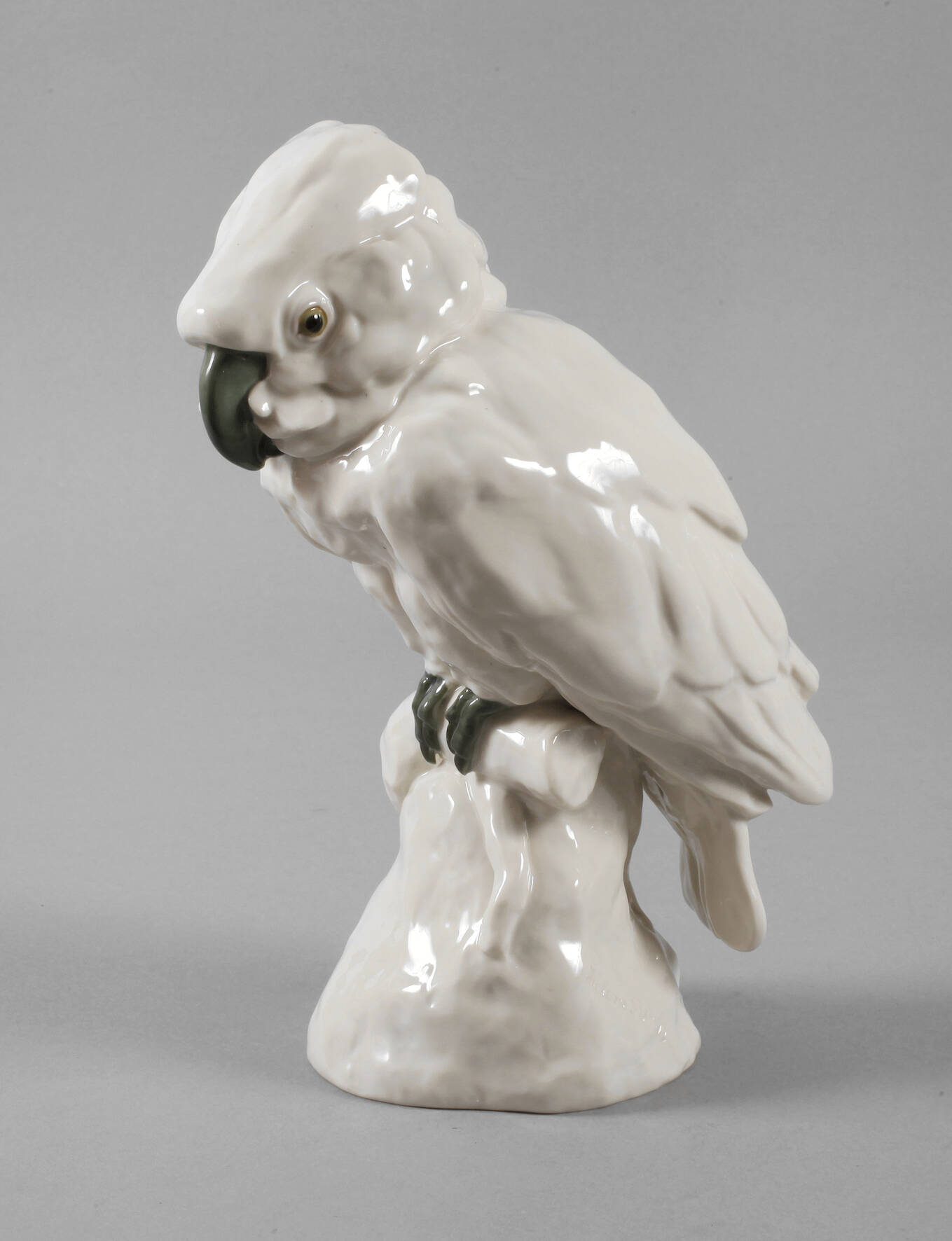 Schwarzburger Werkstätten "Kakadu auf Felssockel"