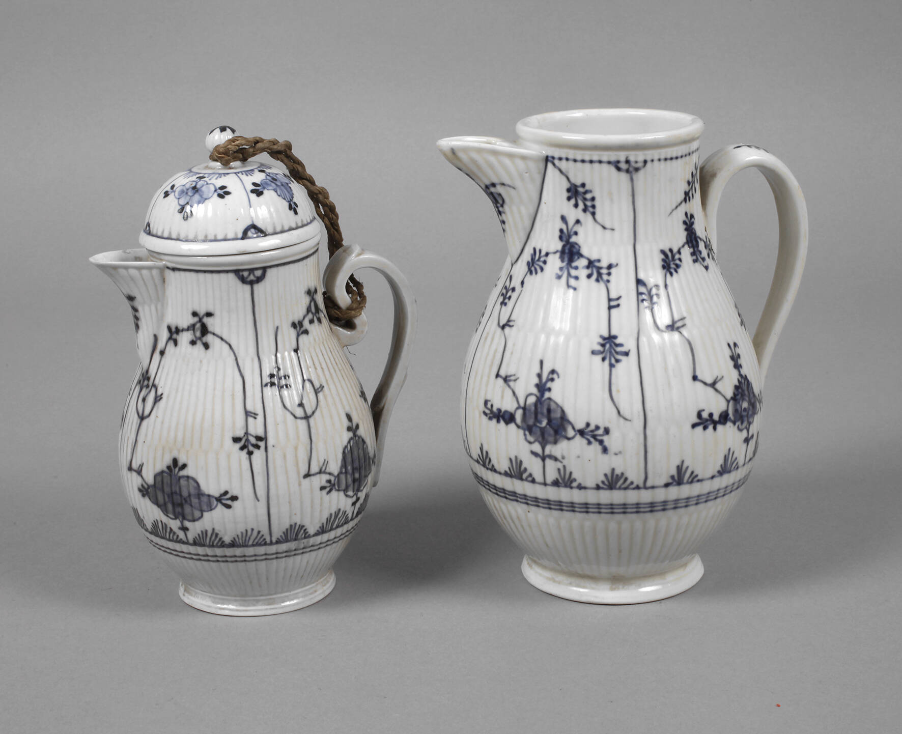 Thüringen zwei Kannen Strohblumenmuster