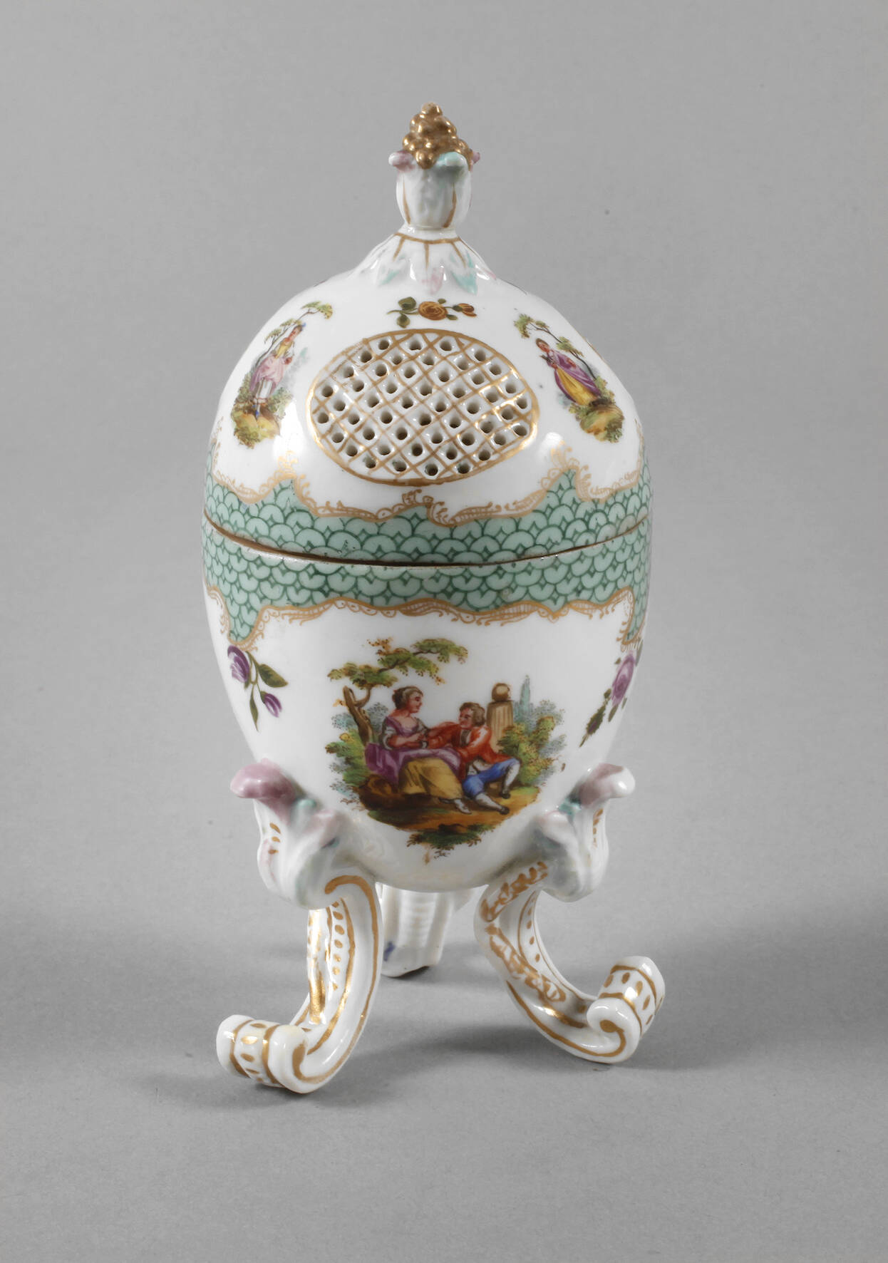 Thüringen kleines Potpourrigefäß mit Watteauszenen