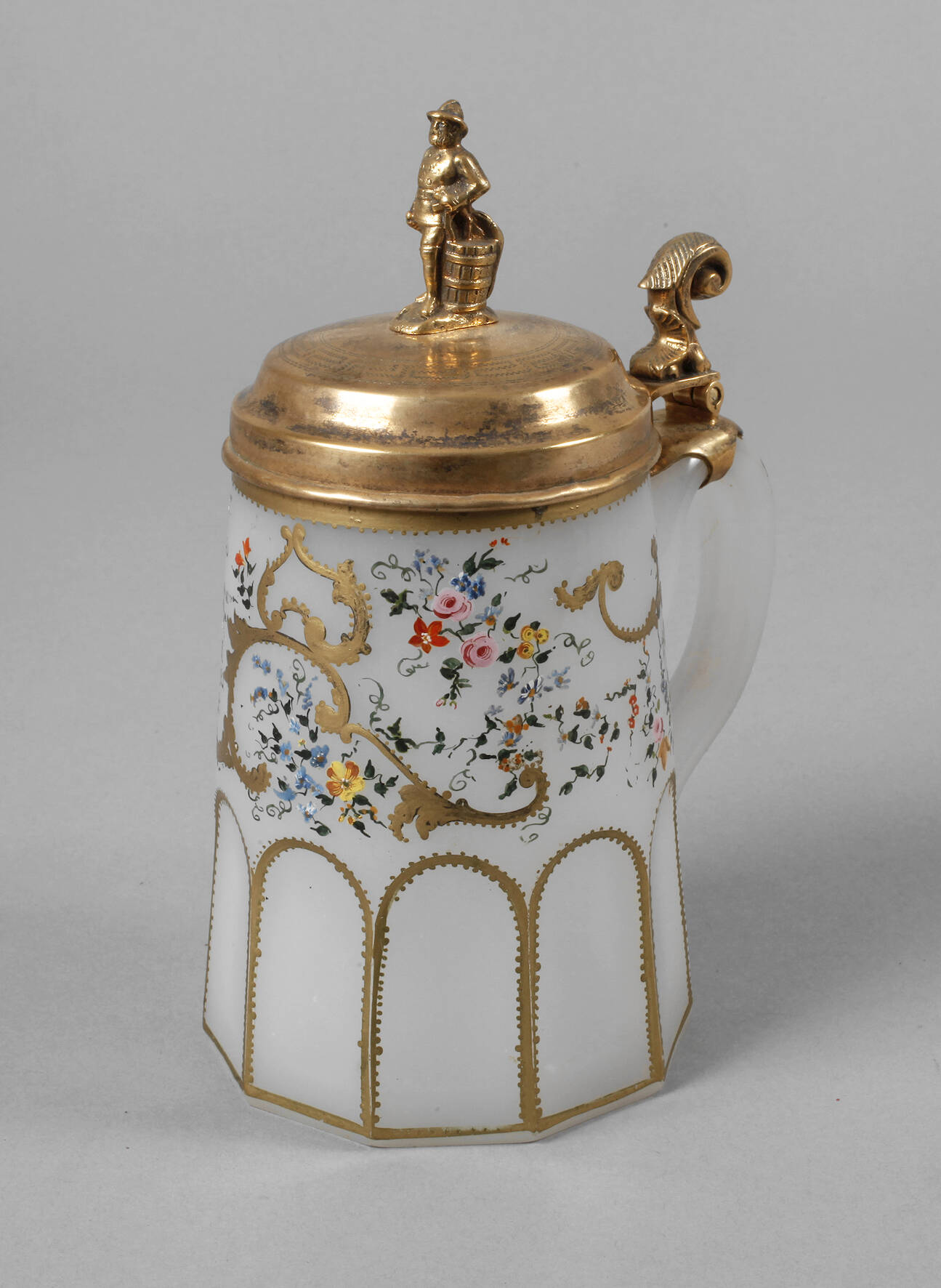 Alabasterkrug eines Feuerwehrmanns