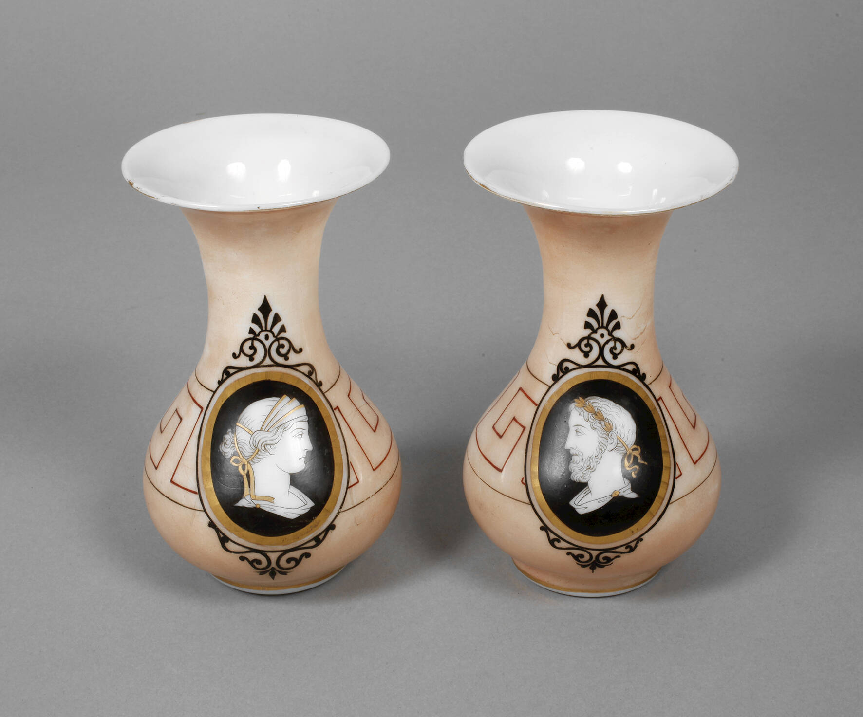 Paar Portraitvasen Milchglas