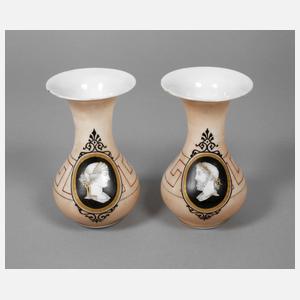Paar Portraitvasen Milchglas