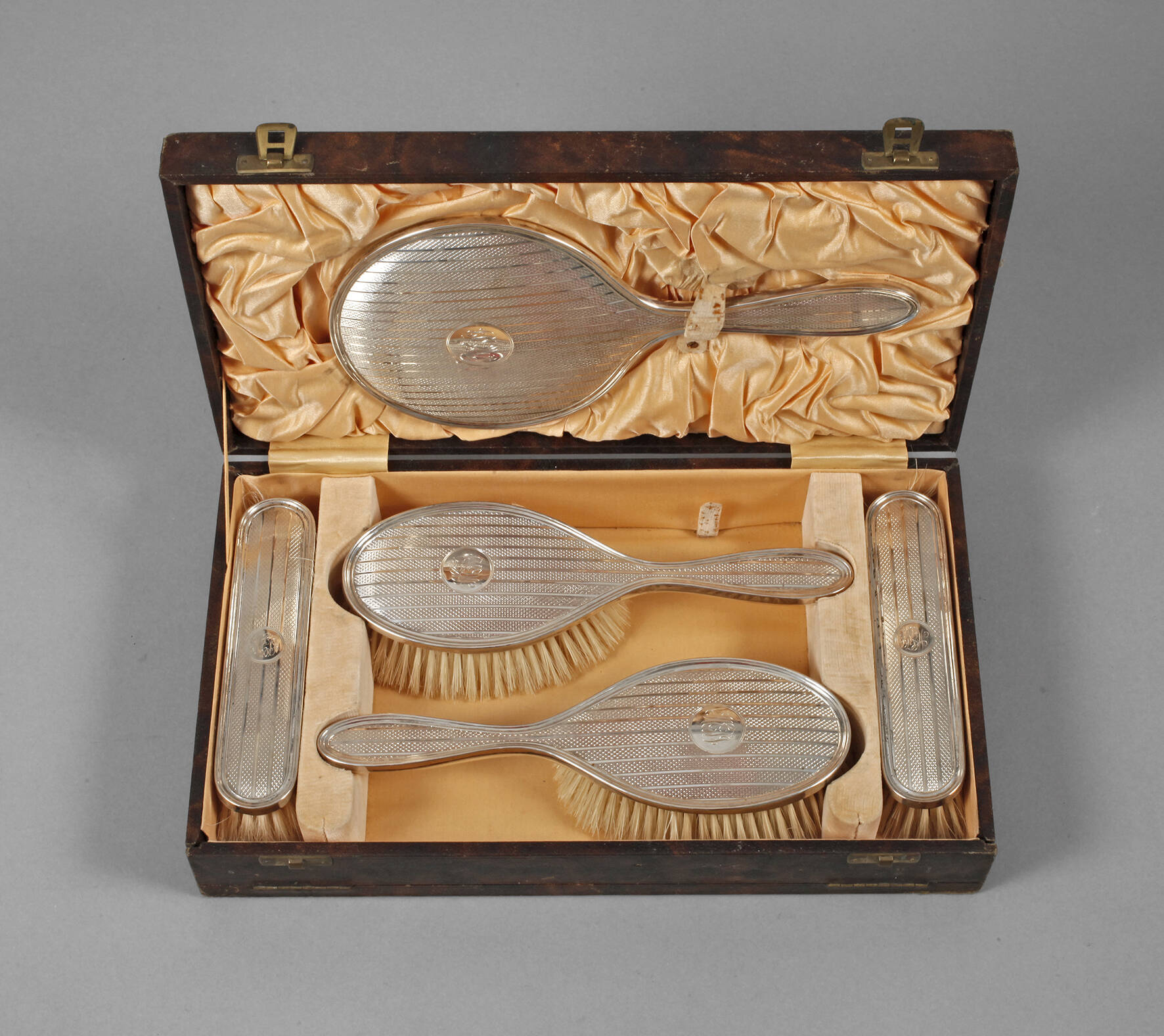 Bürstenset im Etui Silber