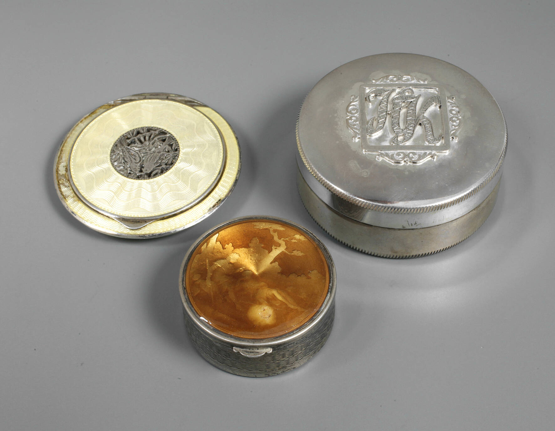 Drei Pillendosen Silber