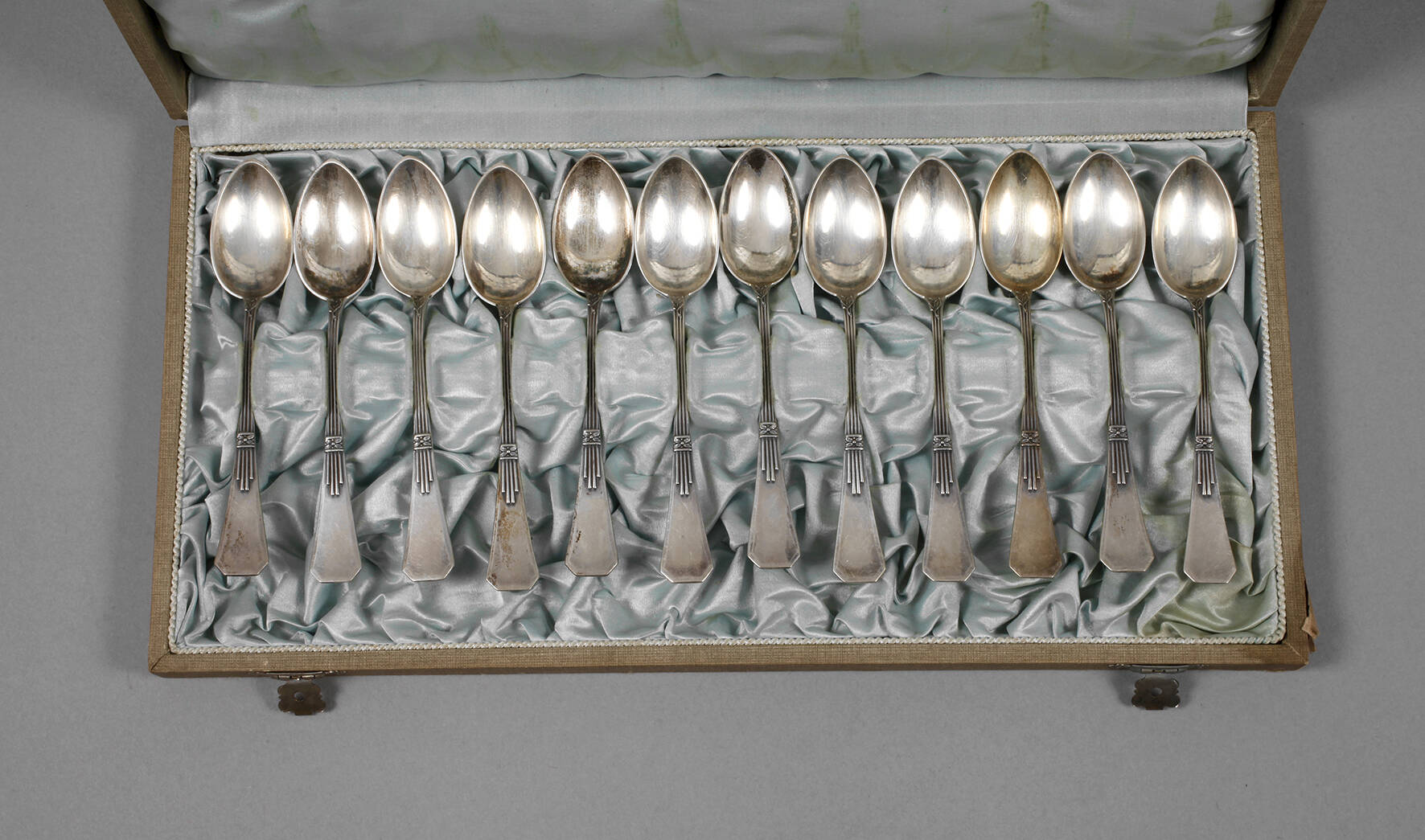 Zwölf Kaffeelöffel Silber im Etui