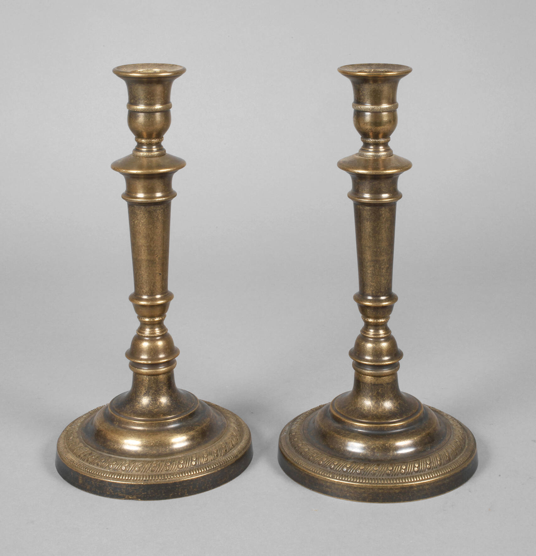 Paar klassizistische Bronzeleuchter