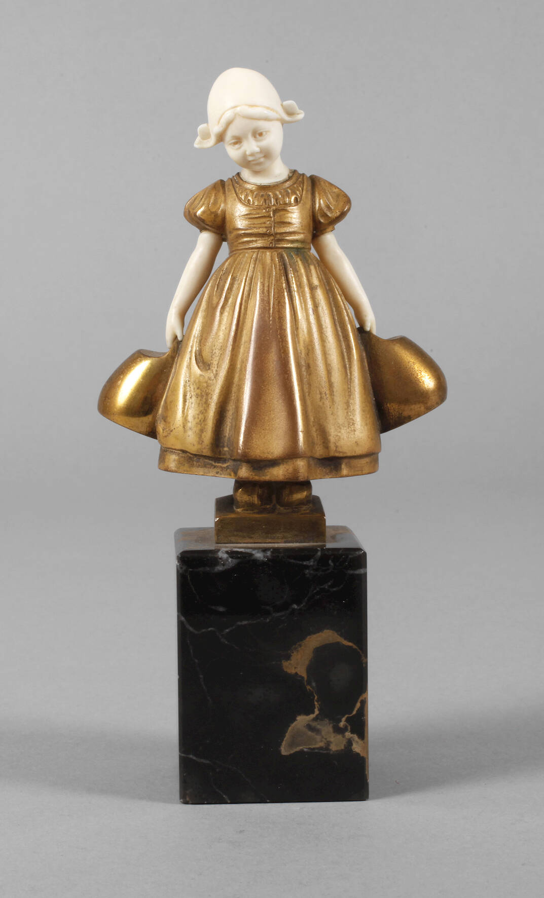 Hans Dietrich, Chryselephantin Holländermädchen