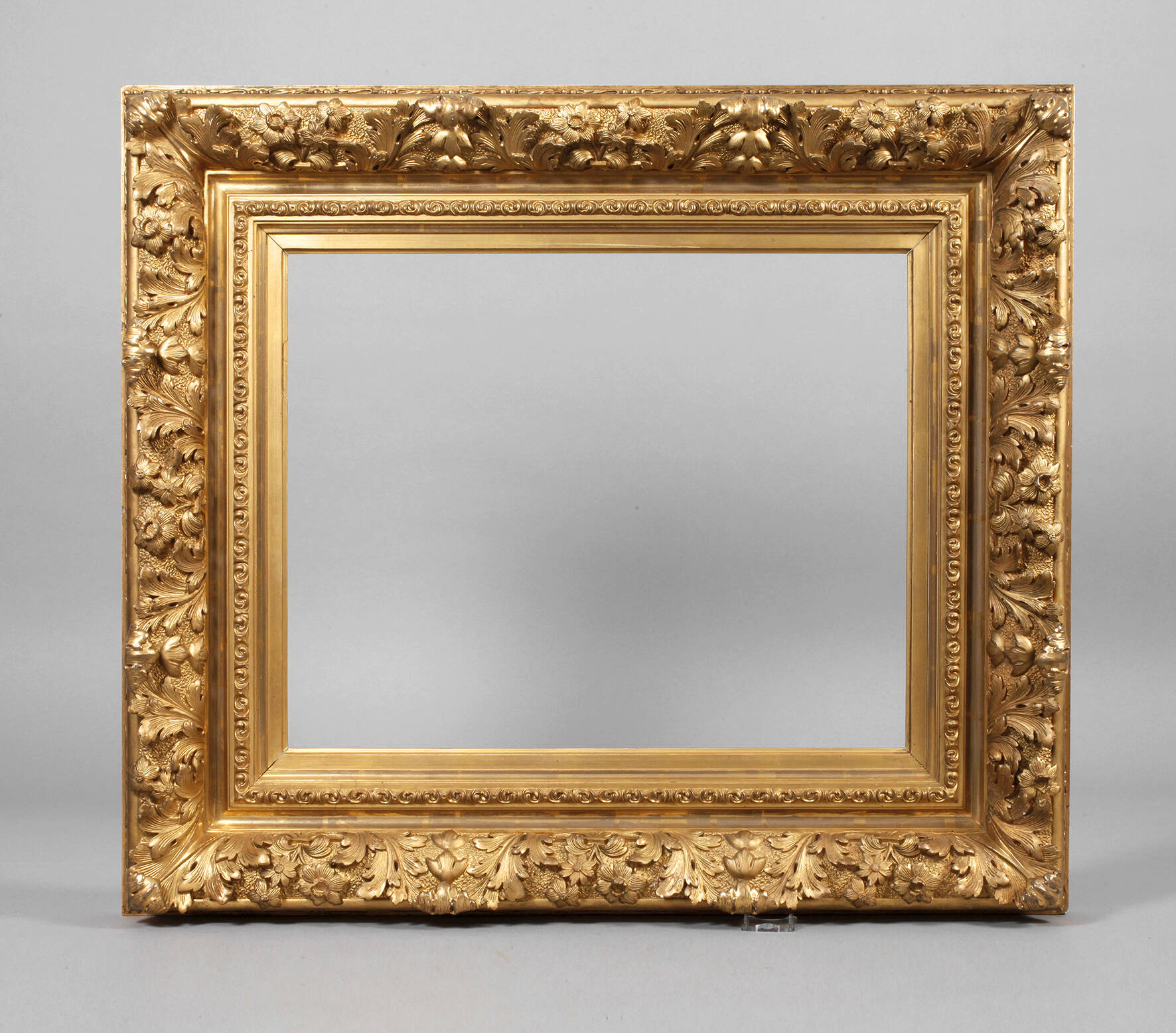 Breiter Goldstuckrahmen