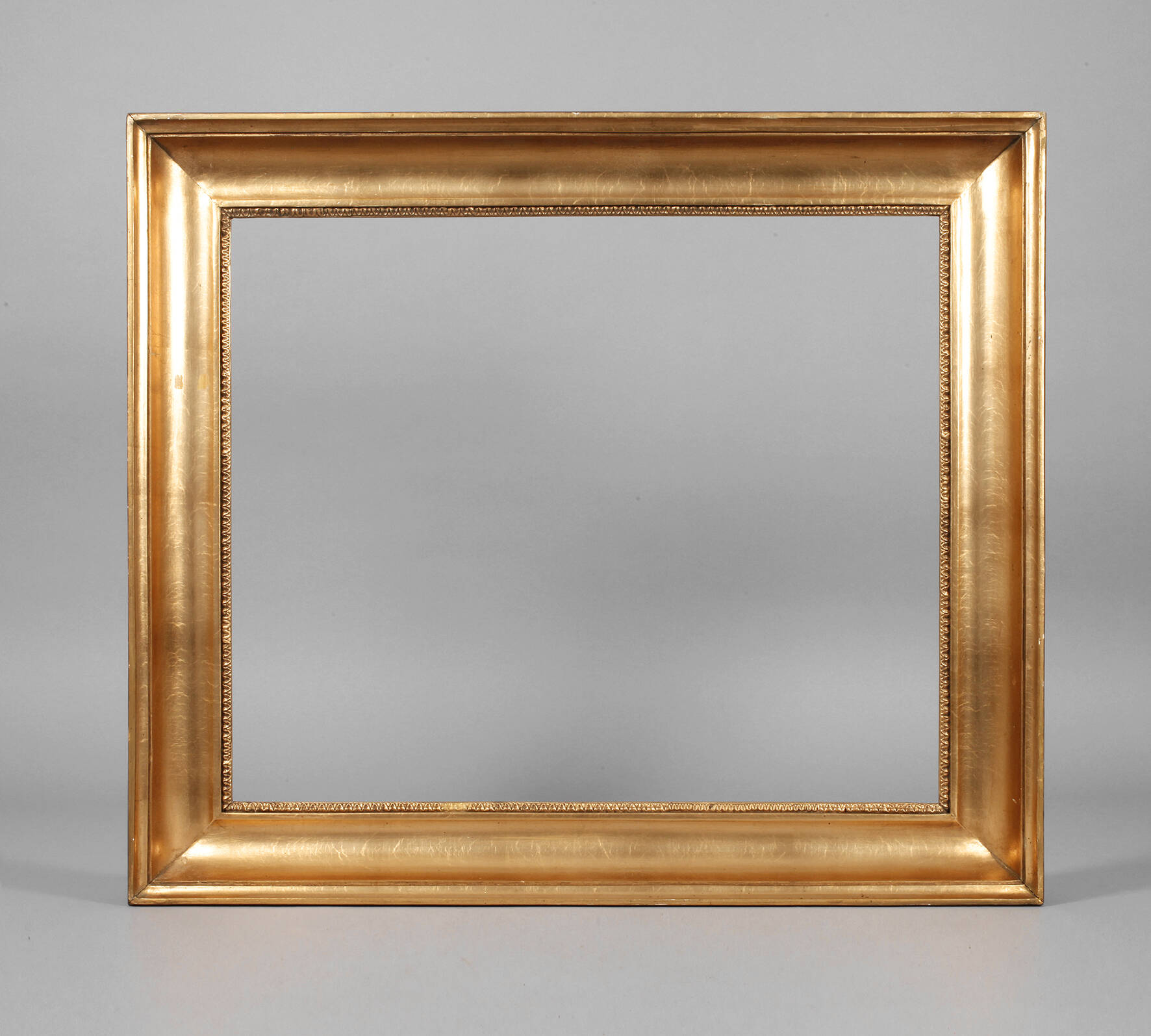 Großer gekehlter Rahmen