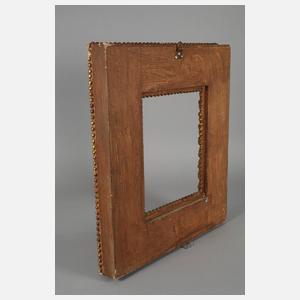 Folkloristischer Rahmen