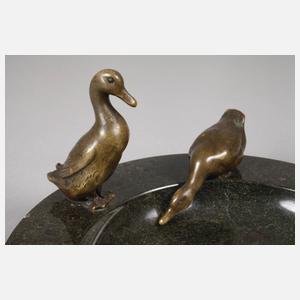 Figürliche Serpentinschale