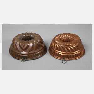 Zwei Kupferbackformen