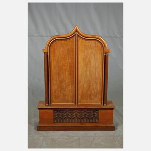 Geschnitzter Hausaltar