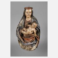 Geschnitzte Marienplastik111