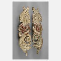 Paar figürliche Schnitzereien111