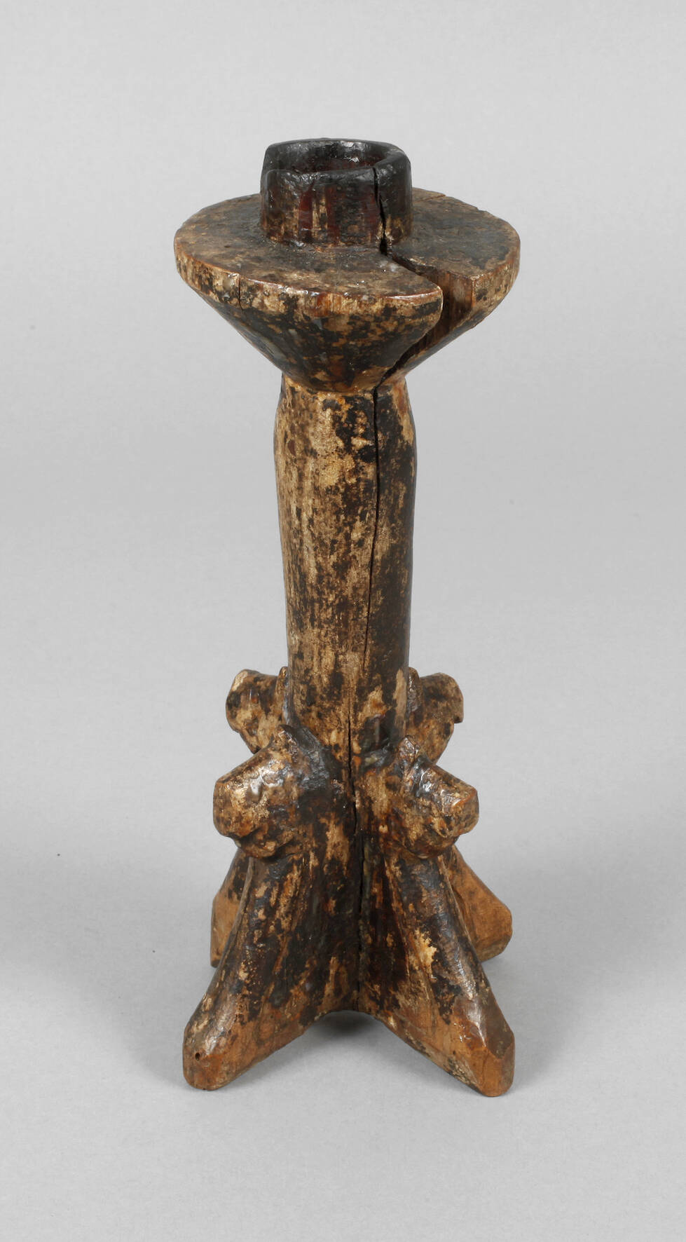 Geschnitzter Leuchter