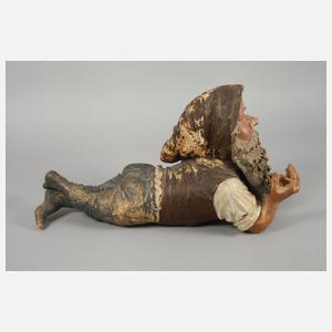 Großer liegender Gartenzwerg