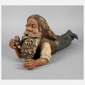 Großer liegender Gartenzwerg