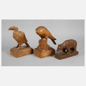 Drei figürliche Schnitzereien