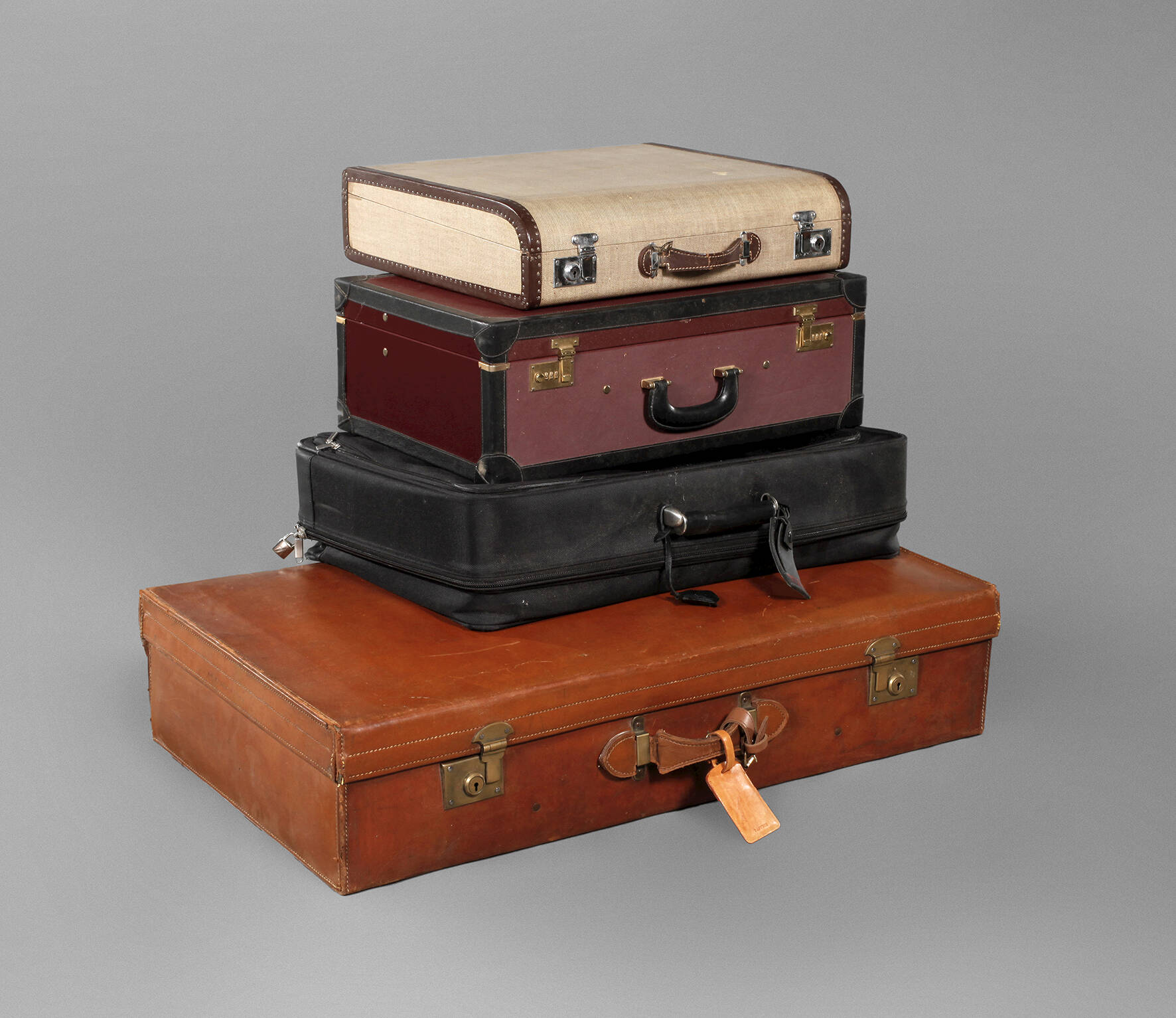 Vier historische Koffer