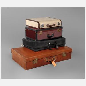 Vier historische Koffer