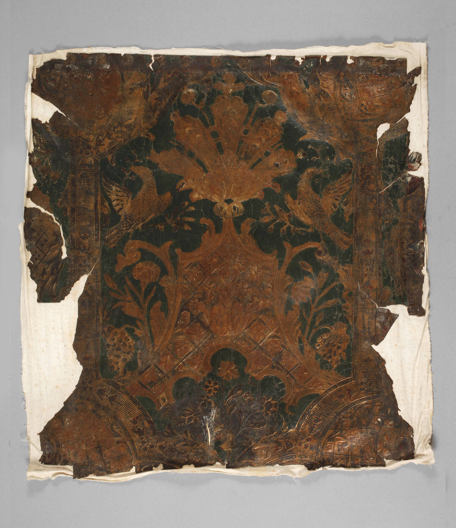 Fragment einer barocken Ledertapete