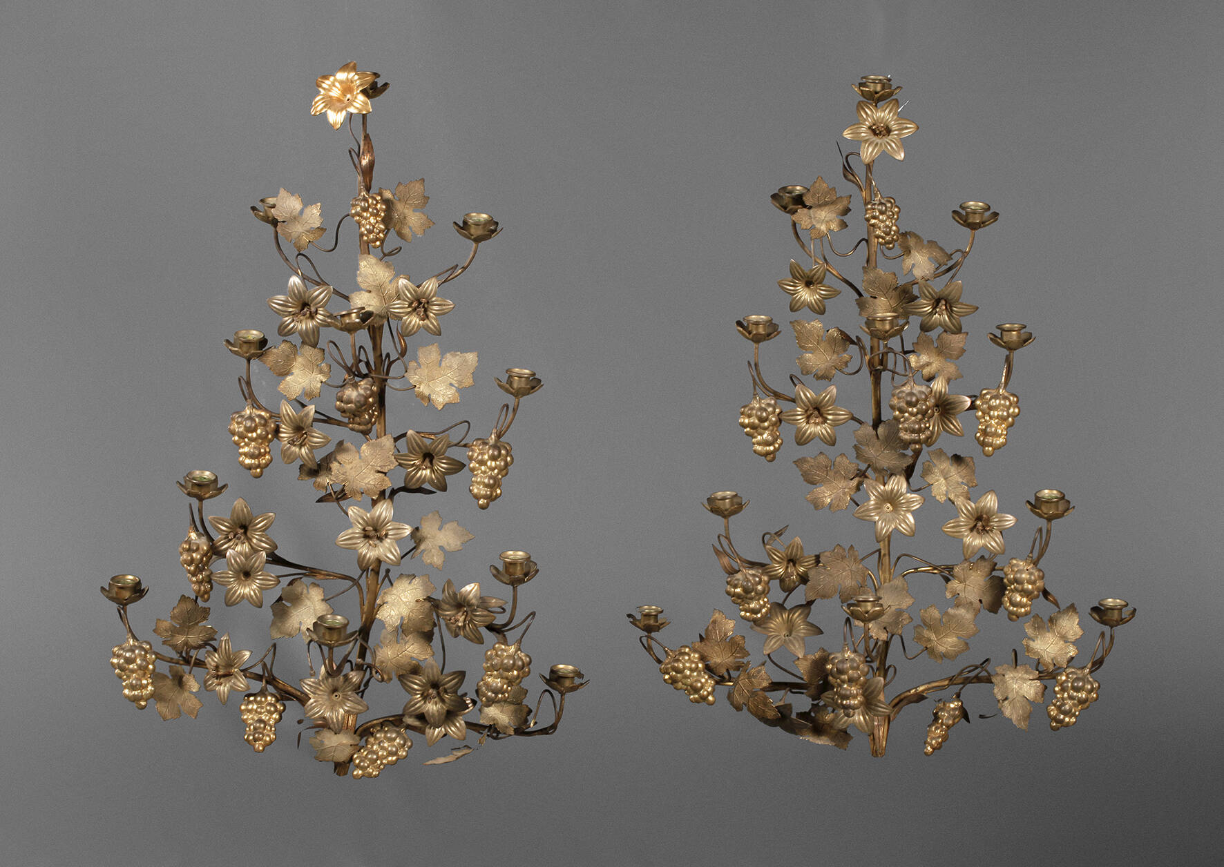 Zwei florale Wandleuchter