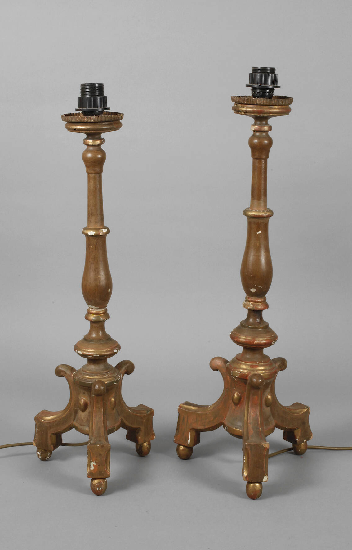 Paar geschnitzte Tischlampen
