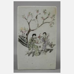 Porzellanplatte mit Handmalerei