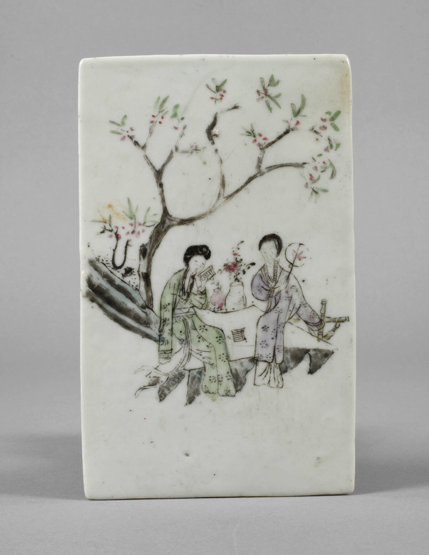 Porzellanplatte mit Handmalerei