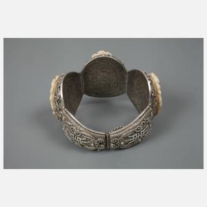 Armband mit feiner Beinschnitzerei