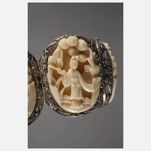 Armband mit feiner Beinschnitzerei