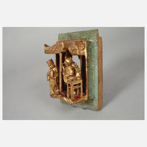 Figürliche Reliefschnitzerei