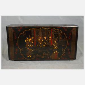 Truhe mit Lackmalerei