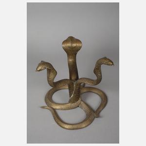 Wasserbehälter mit figürlichem Fuß