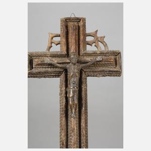 Vier Kruzifixe