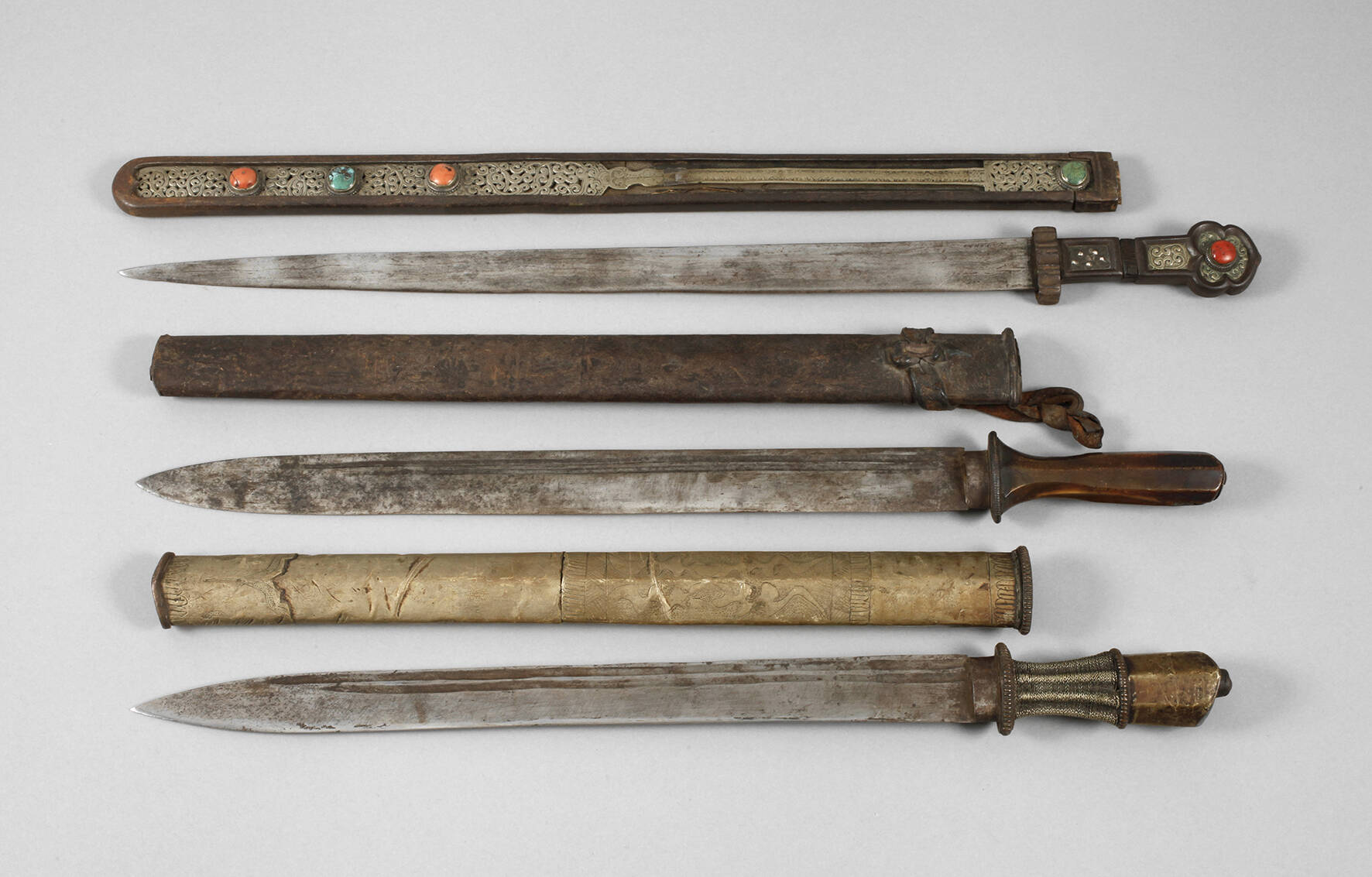 Drei orientalische Schwerter