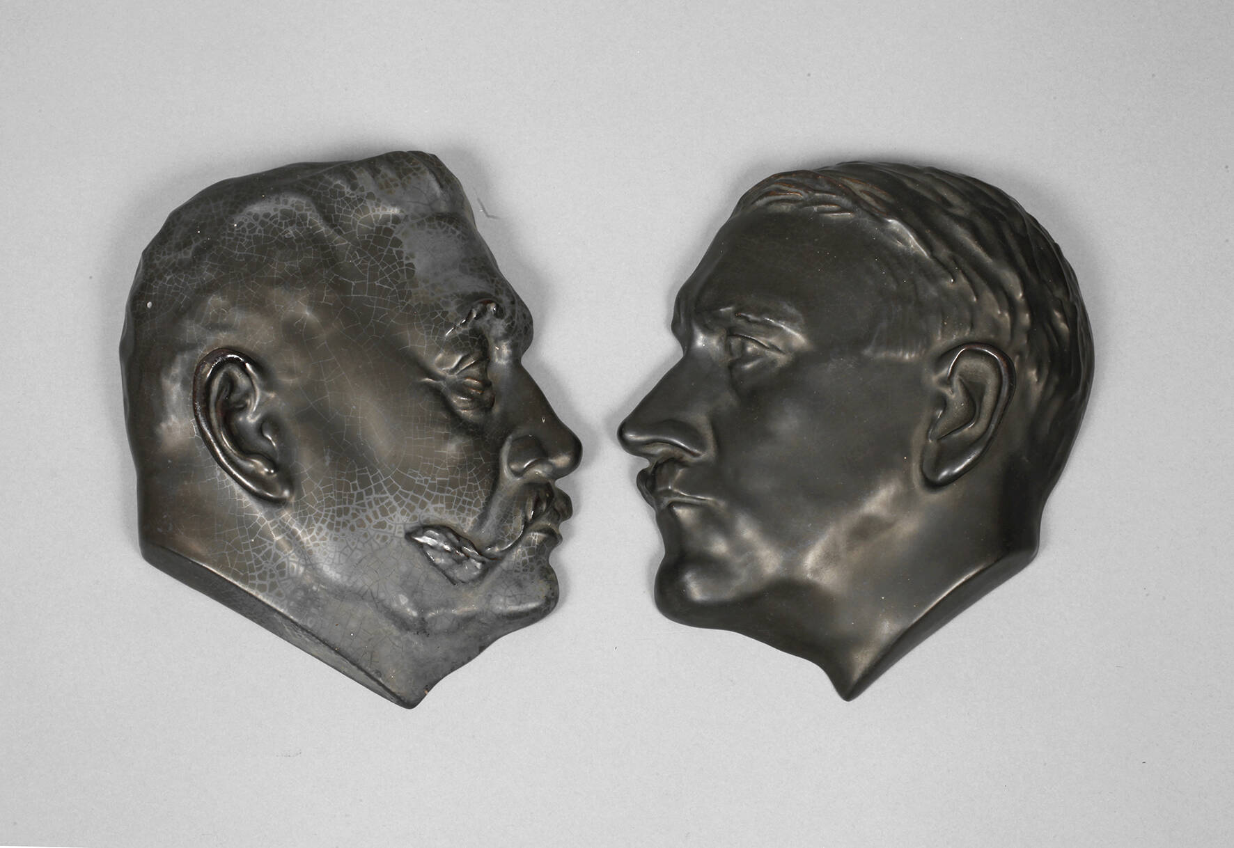 Zwei Wandmasken Meissen Teichert