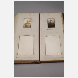 Zwei Alben militärische Aufnahmen