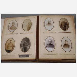 Zwei Alben militärische Aufnahmen