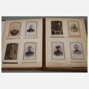 Zwei Alben militärische Aufnahmen