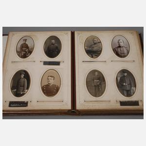 Zwei Alben militärische Aufnahmen