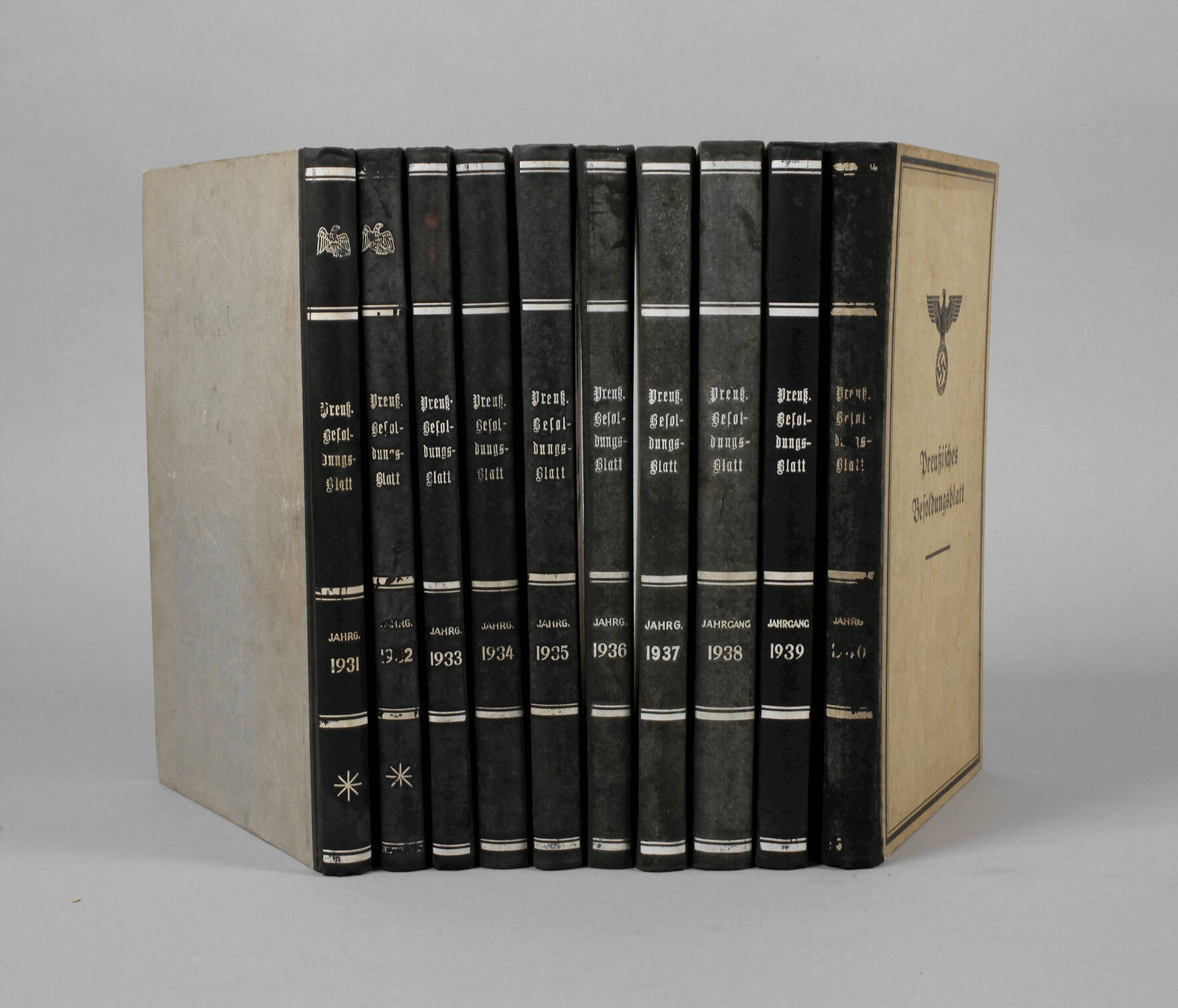 Zehn Bände Preußisches Besoldungsblatt