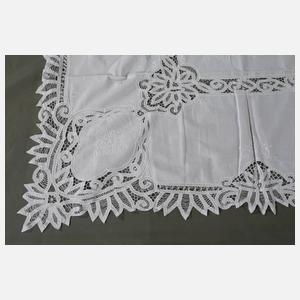 Große Handarbeitszierdecke